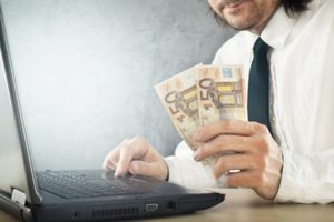 Ну а если вы хотите вложить деньги в интернете и поучаствовать в увеличении своих вкладов тут в вашем распоряжении сайты.... с гарантиями, с хорошими перспективами роста ваших средств.